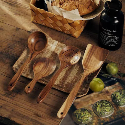 A set of 7 wooden kitchen utensils