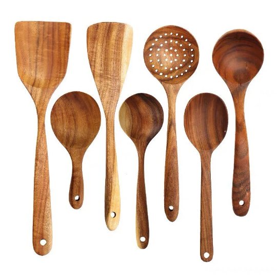 A set of 7 wooden kitchen utensils